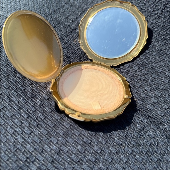 Stratton Vintage Floral Compact with Gold Accents - Picture 3 of 4